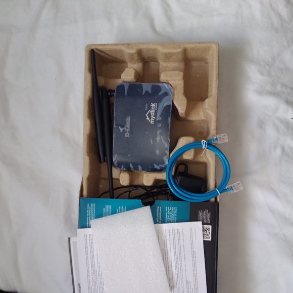 New D-Link n300 wireless router - Picture 4 of 4